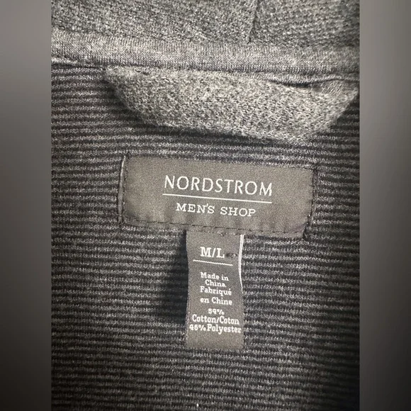 Nordstrom Mens shop robe size M/L
Grey 54% cotton 46% polyester
Great condition - Picture 3 of 6